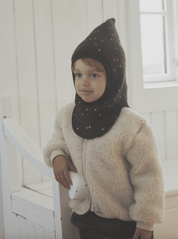 Huttelihut elefantlue broderte stjerner brun melange
