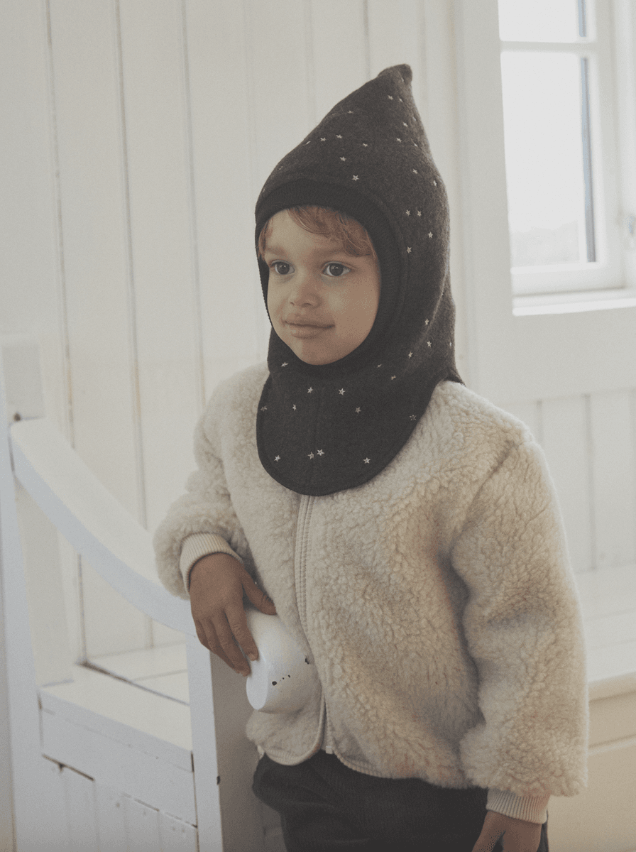 Huttelihut elefantlue broderte stjerner brun melange
